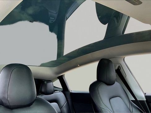Used 2021 Tesla Model Y Long Range AWD/4WD image 27