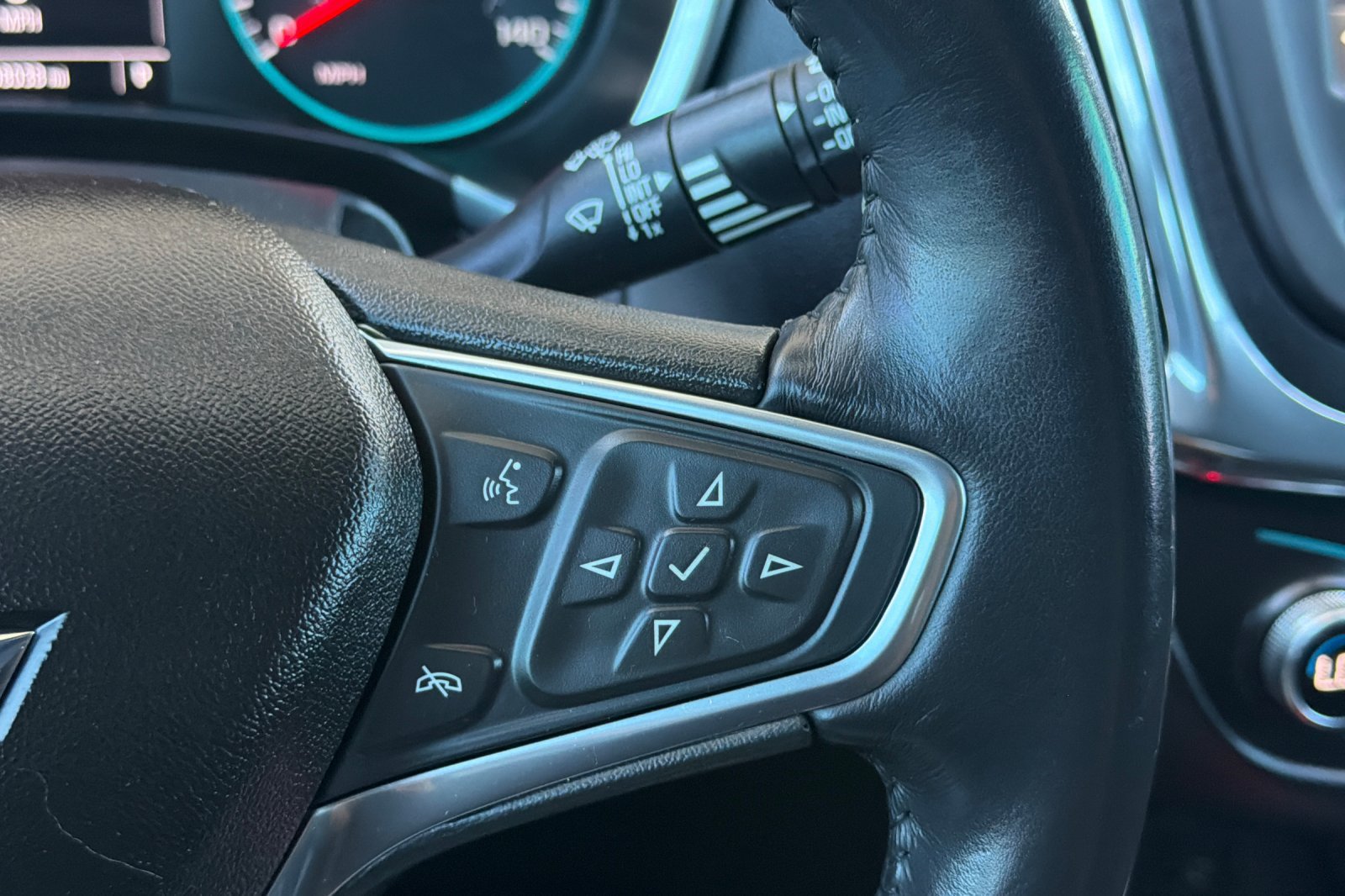 Used 2018 Chevrolet Equinox LT FWD image 31