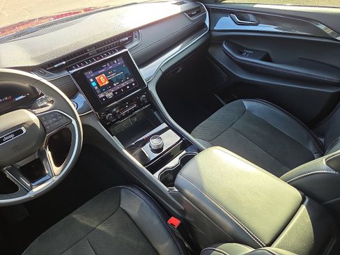 Used 2023 Jeep Grand Cherokee Altitude image 12