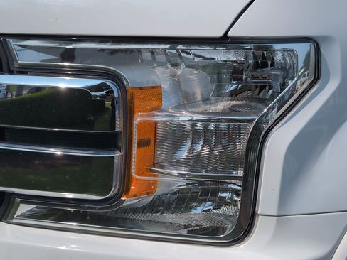 Used 2020 Ford F150 Lariat RWD image 6