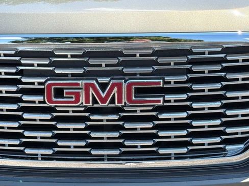 Used 2018 GMC Yukon XL Denali w/ Denali Ultimate Package AWD/4WD image 2