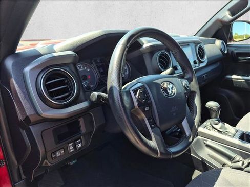 Used 2017 Toyota Tacoma TRD Sport w/ Tow Package RWD image 10