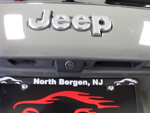Used 2021 Jeep Cherokee Limited w/ Elite Package AWD/4WD image 32