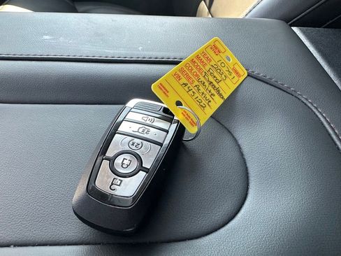 Used 2025 Ford Expedition Active AWD/4WD image 8