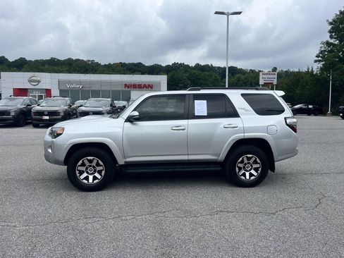 Used 2022 Toyota 4Runner TRD Off-Road Premium AWD/4WD image 4