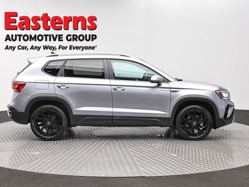 Used 2024 Volkswagen Taos SE FWD image 4
