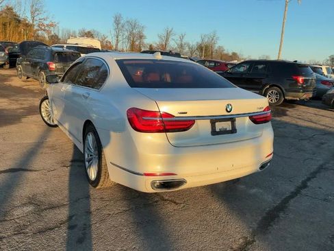 Used 2018 BMW 740i xDrive image 3