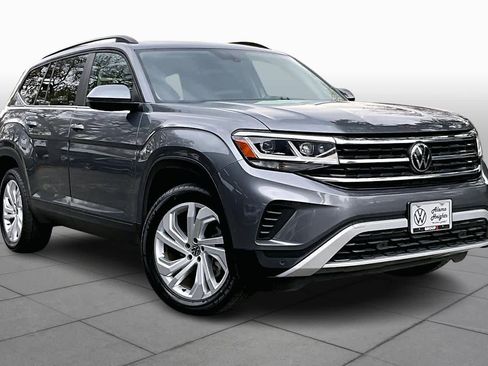 Certified 2023 Volkswagen Atlas SE image 3