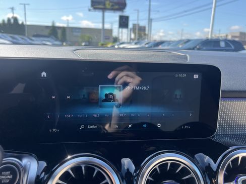 Used 2020 Mercedes-Benz GLB 250 4MATIC image 23