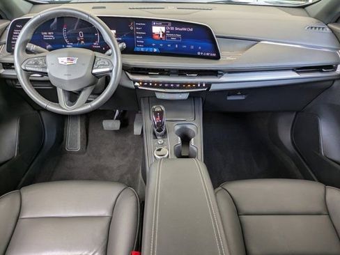 Used 2024 Cadillac XT4 Premium Luxury image 13