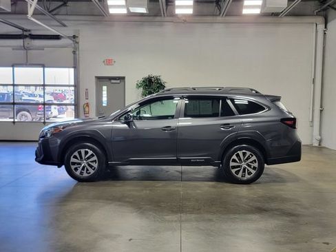 Certified 2025 Subaru Outback Premium AWD/4WD image 8