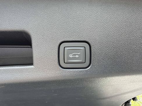 Used 2026 Chevrolet Traverse Z71 w/ Enhanced Driving Package AWD/4WD image 33