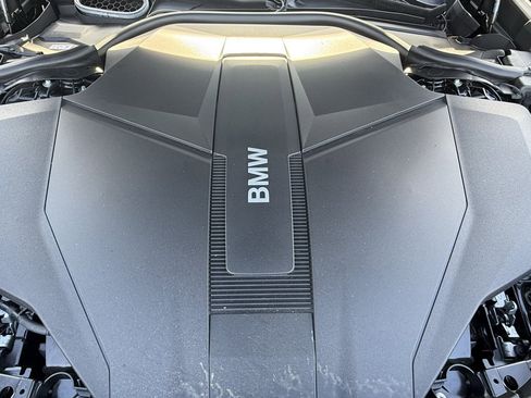 Used 2025 BMW i7 eDrive50 w/ M Sport Package image 20