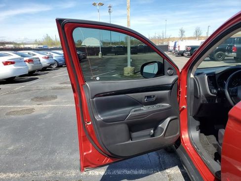 Used 2019 Mitsubishi Outlander SE FWD image 21