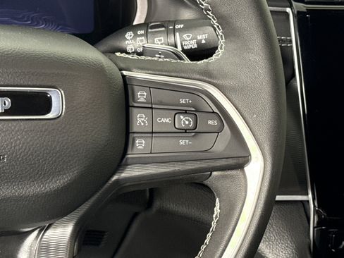 New 2025 Jeep Grand Cherokee Altitude image 15