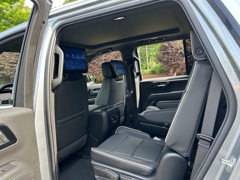 Used 2025 Chevrolet Tahoe Premier AWD/4WD image 49
