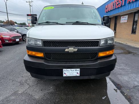 Used 2018 Chevrolet Express 2500 LS w/ Driver Convenience Package RWD image 4