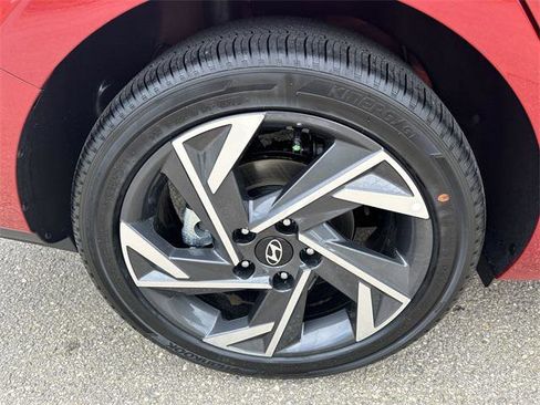 New 2025 Hyundai Elantra SEL image 17