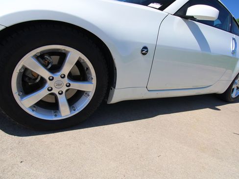 Used 2006 Nissan 350Z Touring image 9