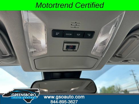 Used 2025 Toyota RAV4 XLE FWD image 31