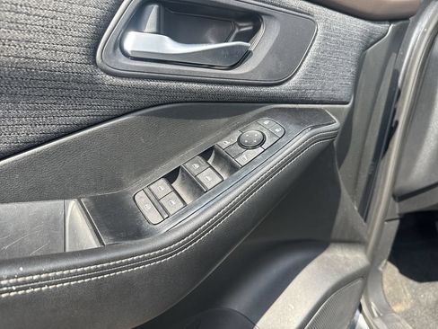 Used 2023 Nissan Rogue SV AWD/4WD image 3