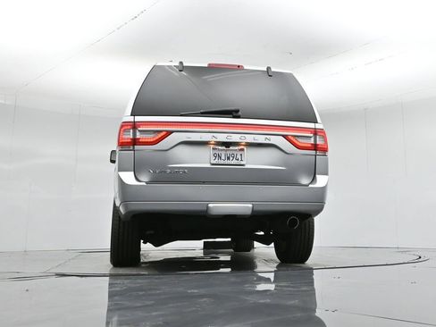 Used 2017 Lincoln Navigator Select image 34