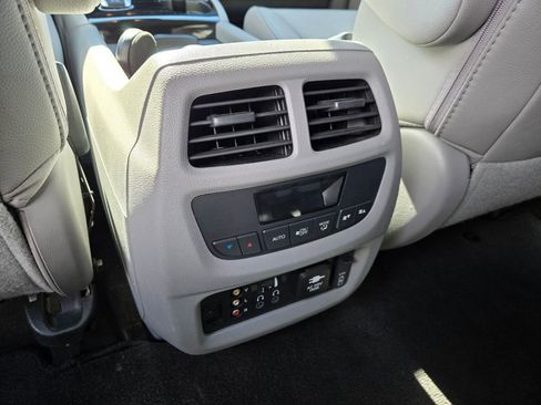 Used 2016 Honda Pilot Touring image 18