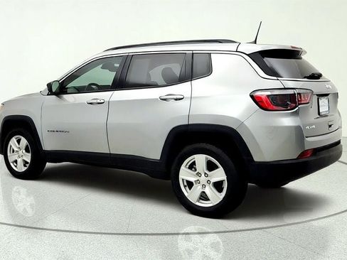 Used 2022 Jeep Compass Latitude w/ Sun and Sound Group AWD/4WD image 7