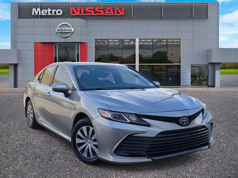 Used 2023 Toyota Camry LE image 1