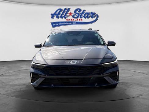 Used 2024 Hyundai Elantra Limited FWD image 2