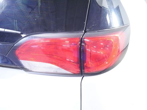 Used 2024 Chrysler Voyager LX FWD image 17