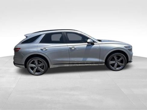 Used 2022 Genesis GV70 3.5T Sport w/ Sport Prestige Package AWD/4WD image 12