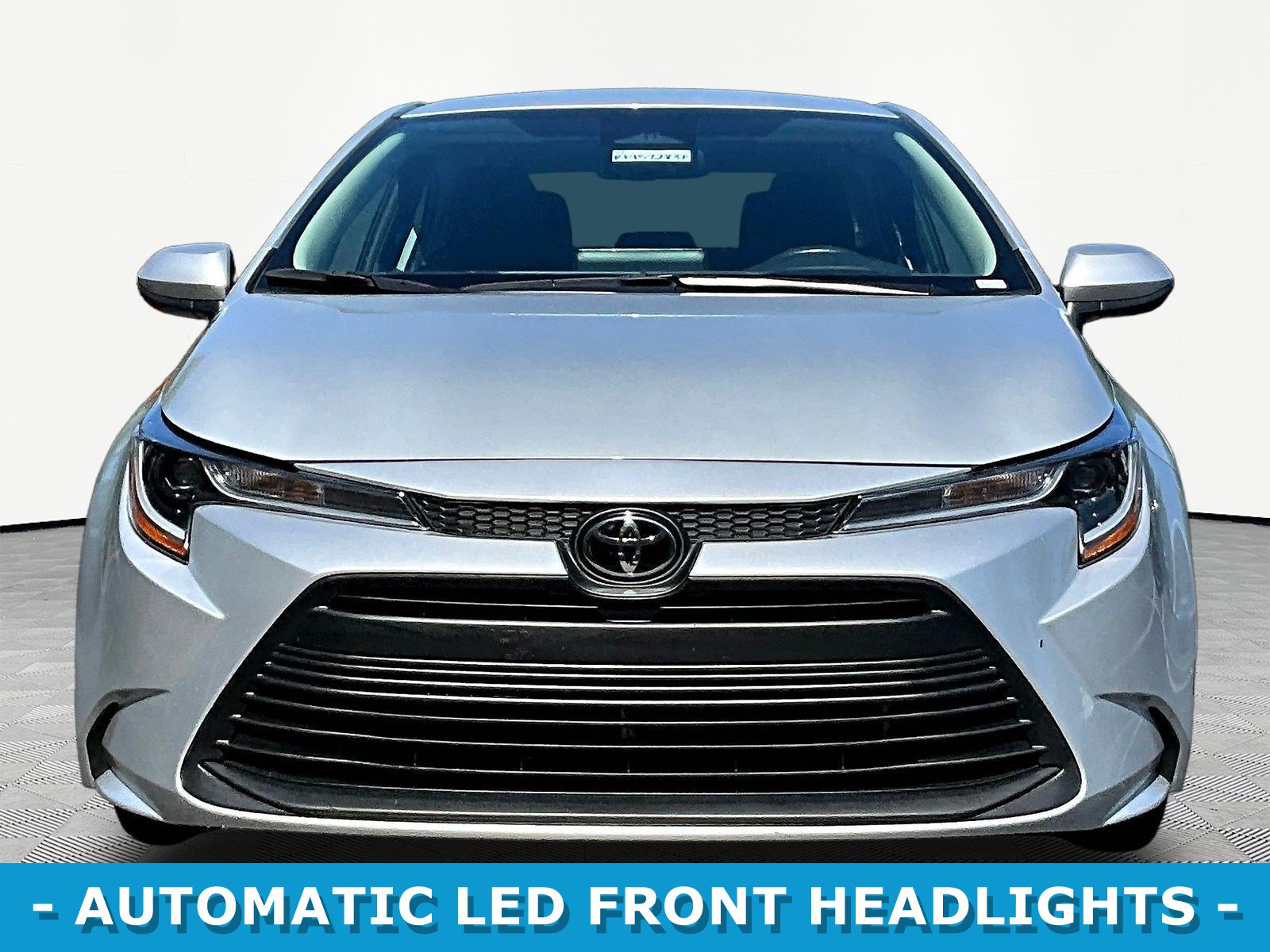 Used 2024 Toyota Corolla LE FWD image 2