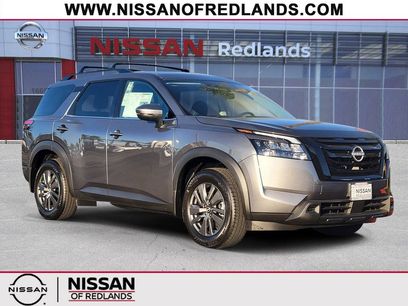 New 2025 Nissan Pathfinder SV w/ Black Appearance Package