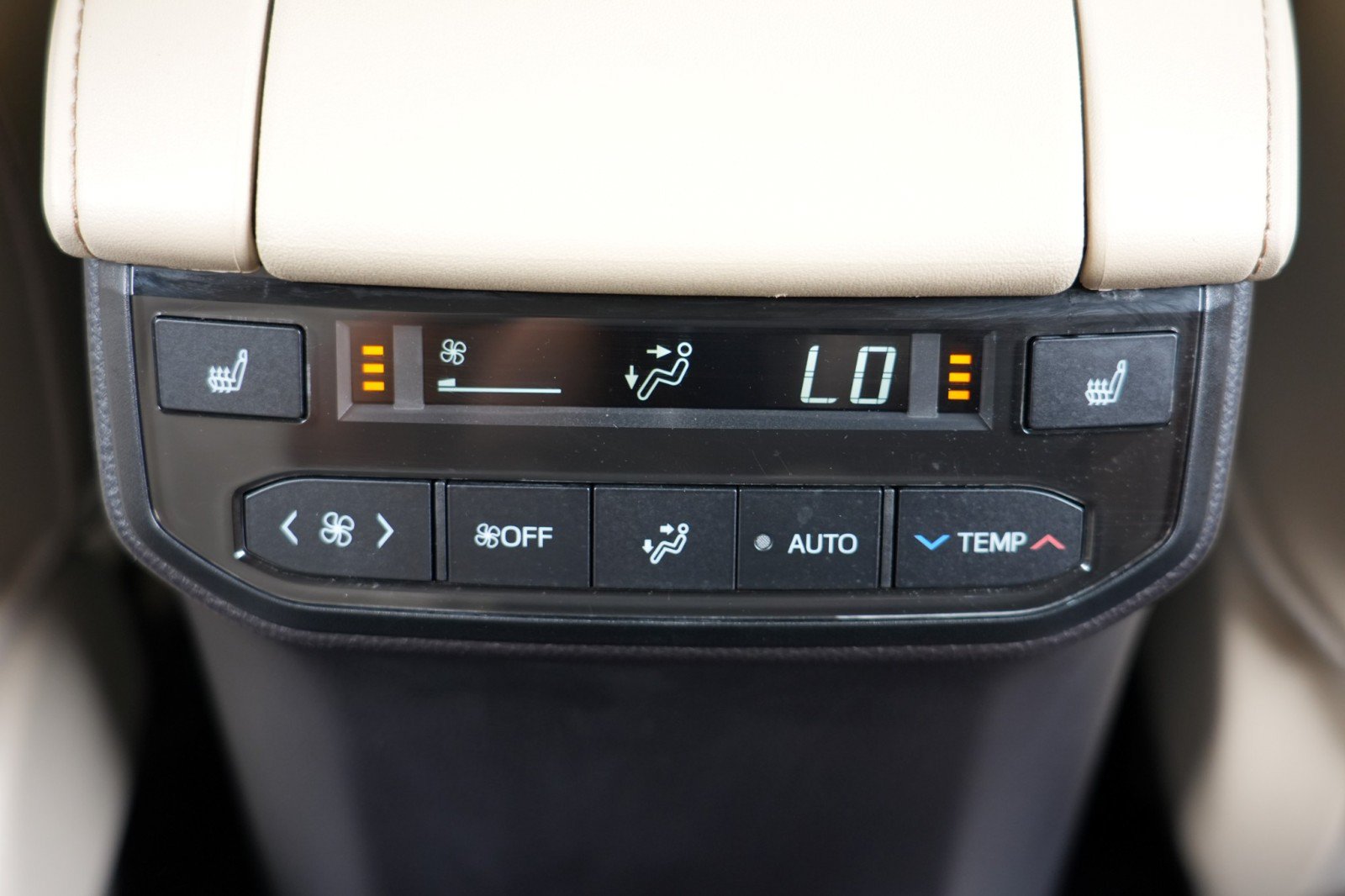 Used 2024 Toyota Highlander Platinum FWD image 36