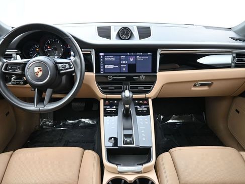 Certified 2024 Porsche Macan AWD/4WD image 6