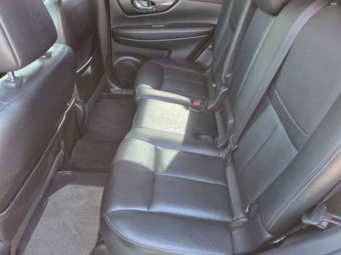 Used 2017 Nissan Rogue SL image 9