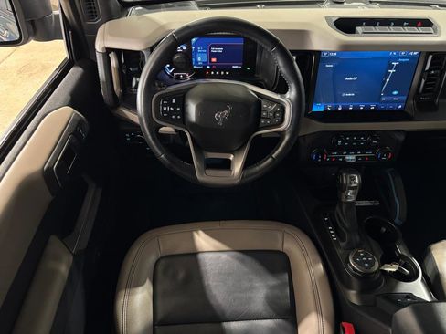 Used 2022 Ford Bronco Wildtrak image 18