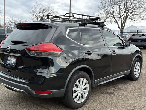 Used 2017 Nissan Rogue S w/ S Family Package image 5