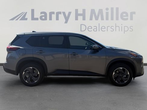Used 2025 Nissan Rogue SV FWD image 6