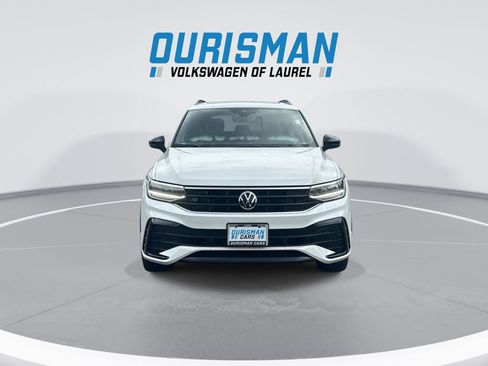 Used 2024 Volkswagen Tiguan SE R-Line AWD/4WD image 3