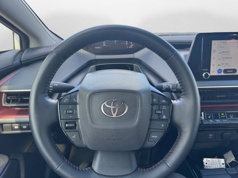 Used 2025 Toyota Prius Plug-In Hybrid FWD image 10