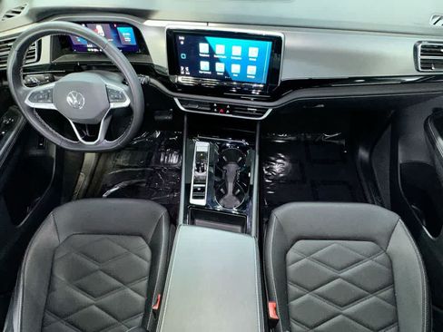 Certified 2024 Volkswagen Atlas Cross Sport SE w/ Panoramic Sunroof Package FWD image 24
