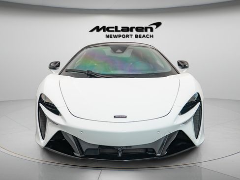Used 2023 McLaren Artura RWD image 2