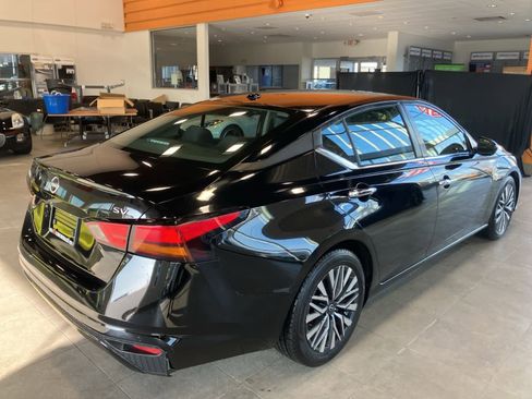Used 2023 Nissan Altima 2.5 SV image 5