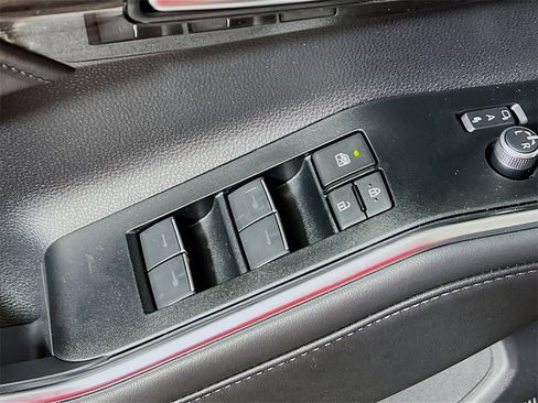 Used 2026 Toyota Highlander Platinum image 16