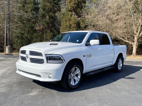 Used 2014 RAM 1500 Sport w/ Remote Start & Security Group image 5