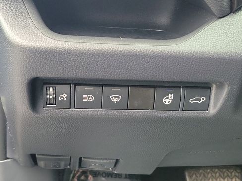 Certified 2019 Toyota RAV4 XLE Premium AWD/4WD image 19