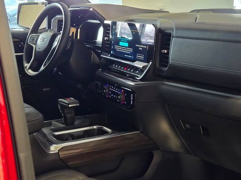 Certified 2024 Chevrolet Silverado 1500 LT Trail Boss w/ LT Trail Boss Premium Package AWD/4WD image 8