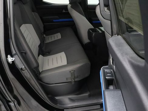 Certified 2025 Toyota Tacoma TRD Off-Road AWD/4WD image 34